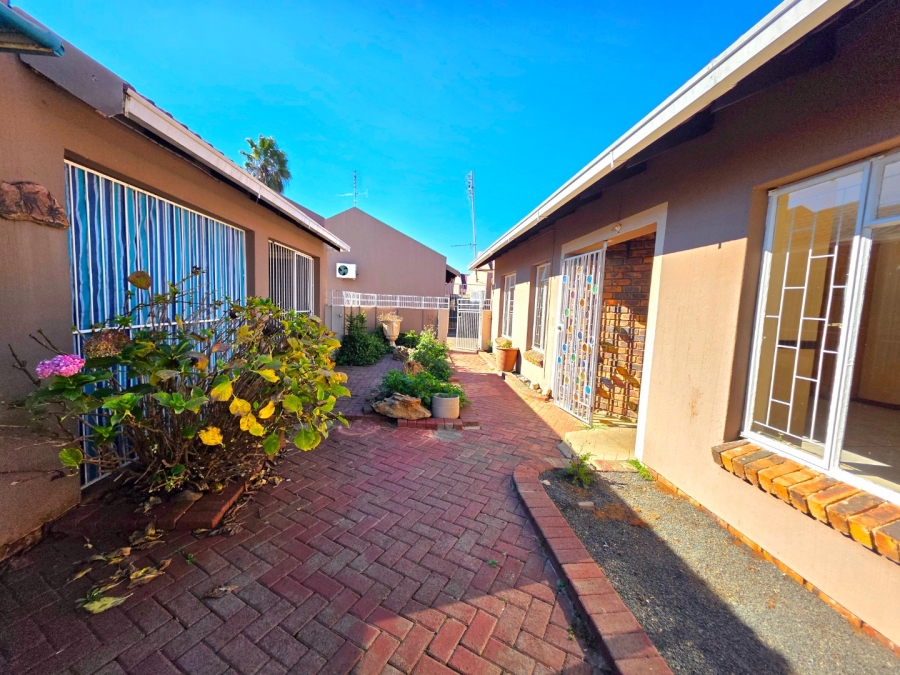 2 Bedroom Property for Sale in Uitsig Free State